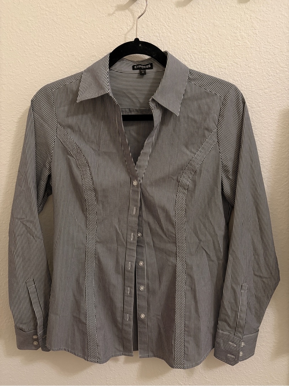 Express Women’s Fitted Button Down Top